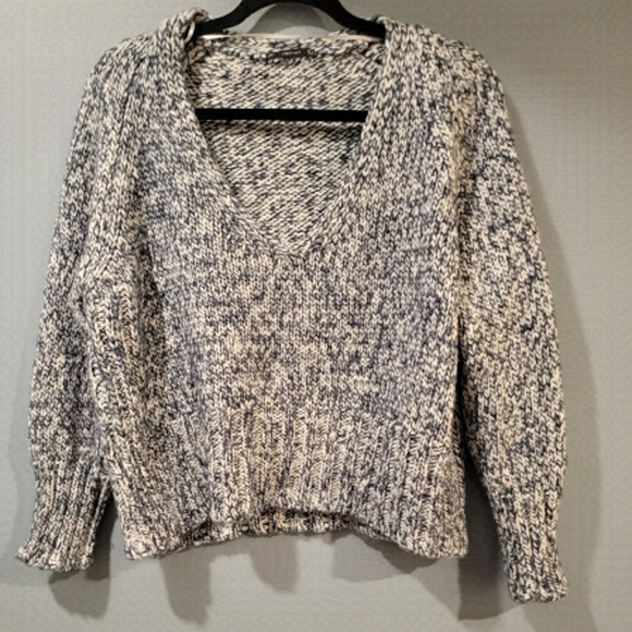 Zara Knit - Picture 1 of 3